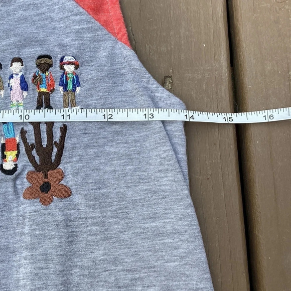 🌸Stranger Things sleeveless shirt with embroidered characters size XS - Picture 5 of 7